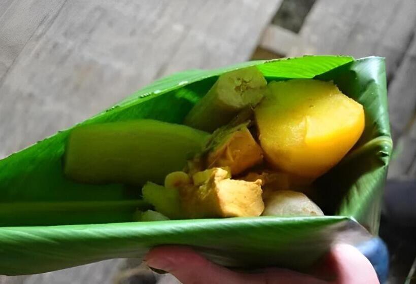 הוסטל Ditsowou Lodge & Tours