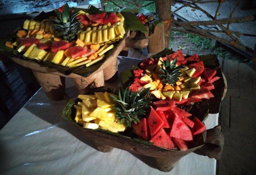 הוסטל Ditsowou Lodge & Tours