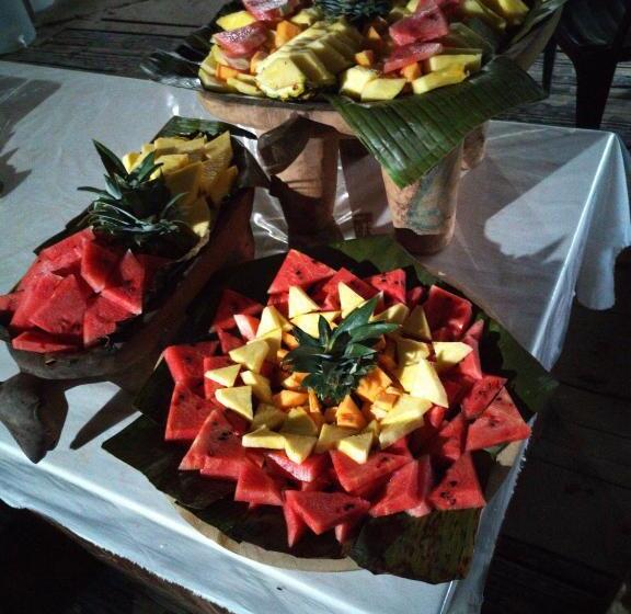 הוסטל Ditsowou Lodge & Tours