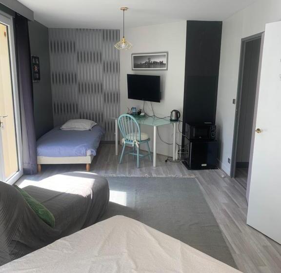 مبيت وإفطار Chambre D’hôtes Le Prieuré