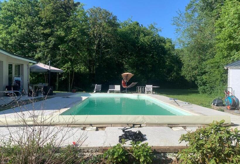 مبيت وإفطار Chambre D’hôtes Le Prieuré