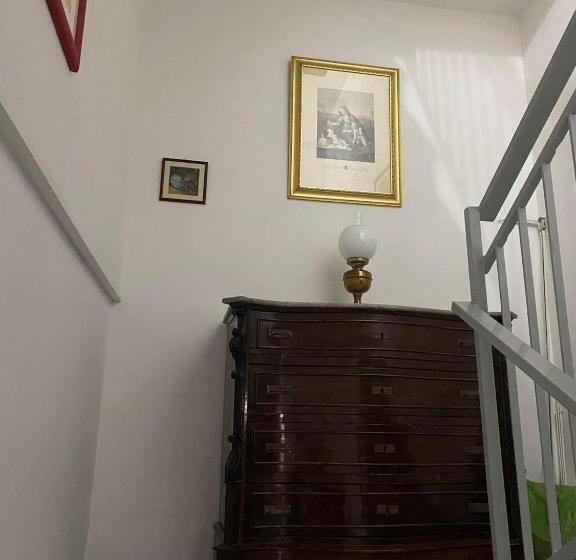 ベッドアンドブレックファースト Domus Purpurea