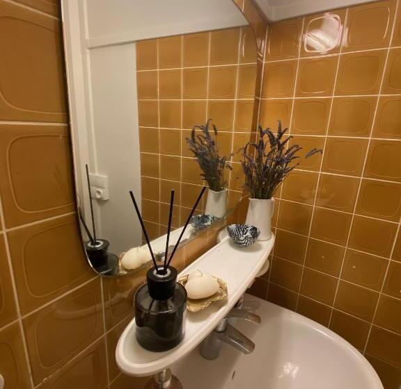 Bed and Breakfast Flowers By Yasmine Trouville