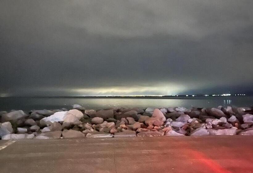 تختخواب و صبحانه G 1215 Apartment