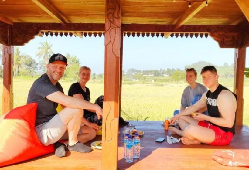 مبيت وإفطار Kangkung House Bujak