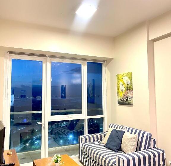 Cozy Condo By The Beach