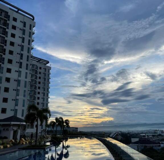 Cozy Condo By The Beach