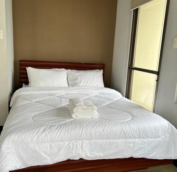 Cozy & Spacious 3br Unit In Manhattan Parkview Tower2