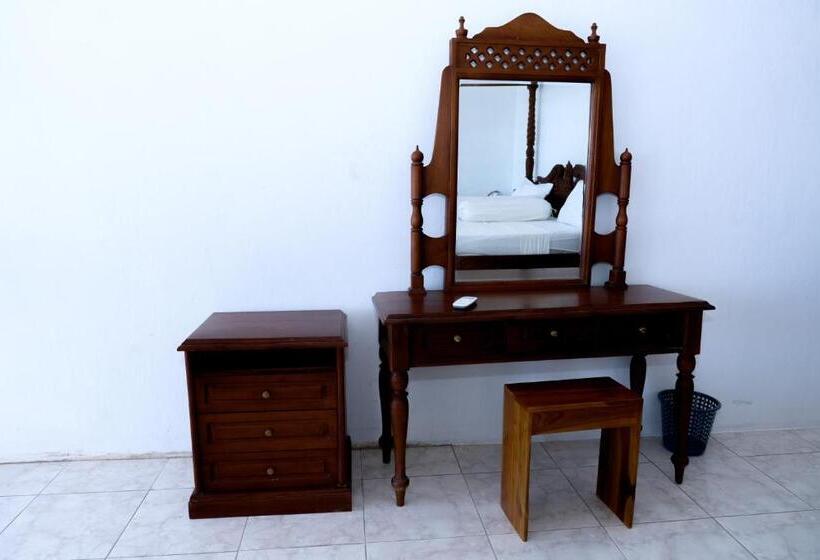 Frans Bernadus Hotel And Resto