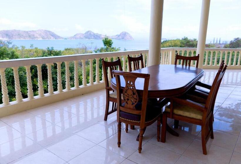 Frans Bernadus Hotel And Resto