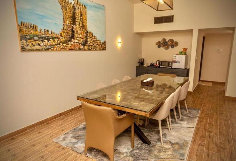 Ghodran Hotel And Resort