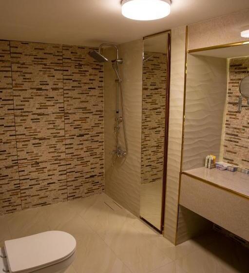 Ghodran Hotel And Resort