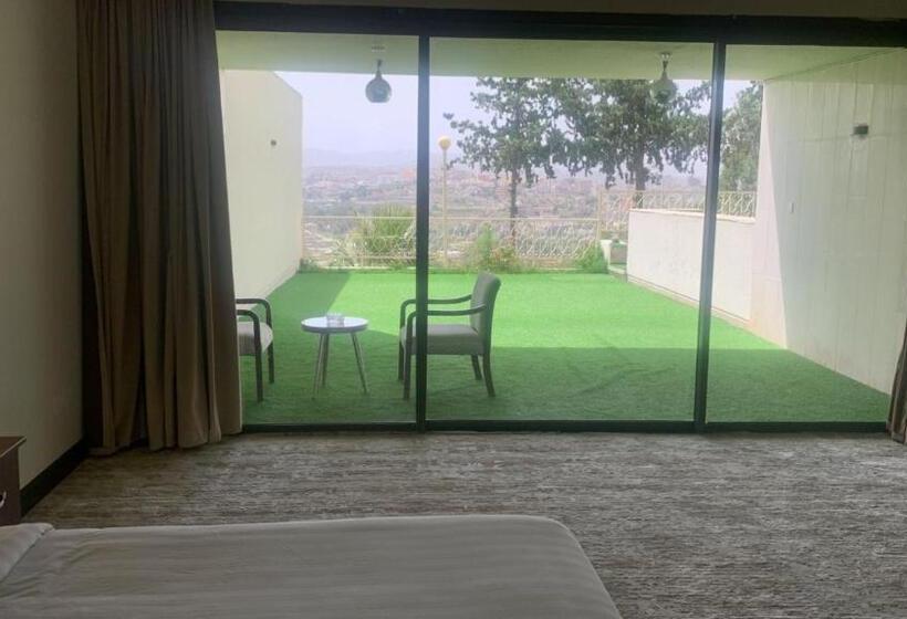 Ghodran Hotel And Resort