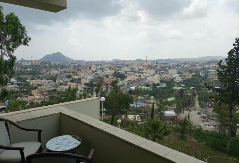 Ghodran Hotel And Resort