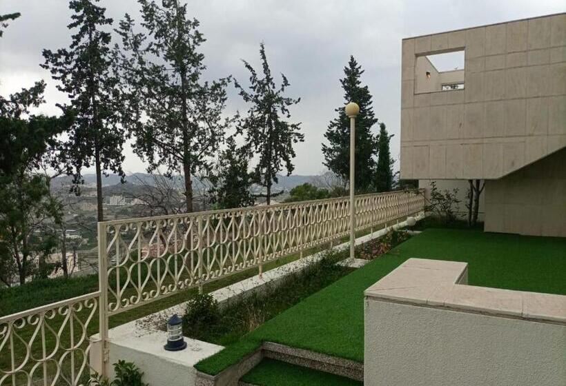 Ghodran Hotel And Resort