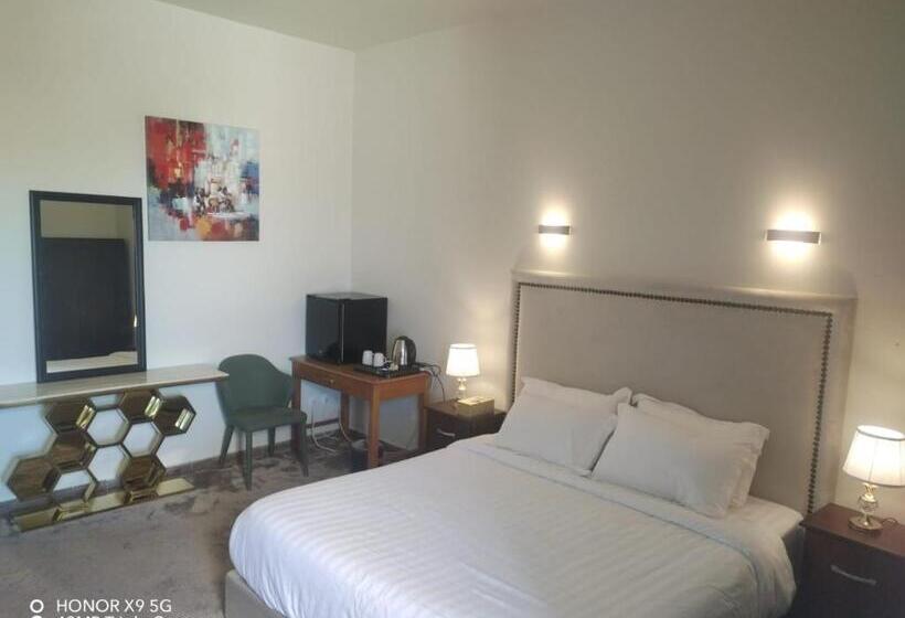 Ghodran Hotel And Resort