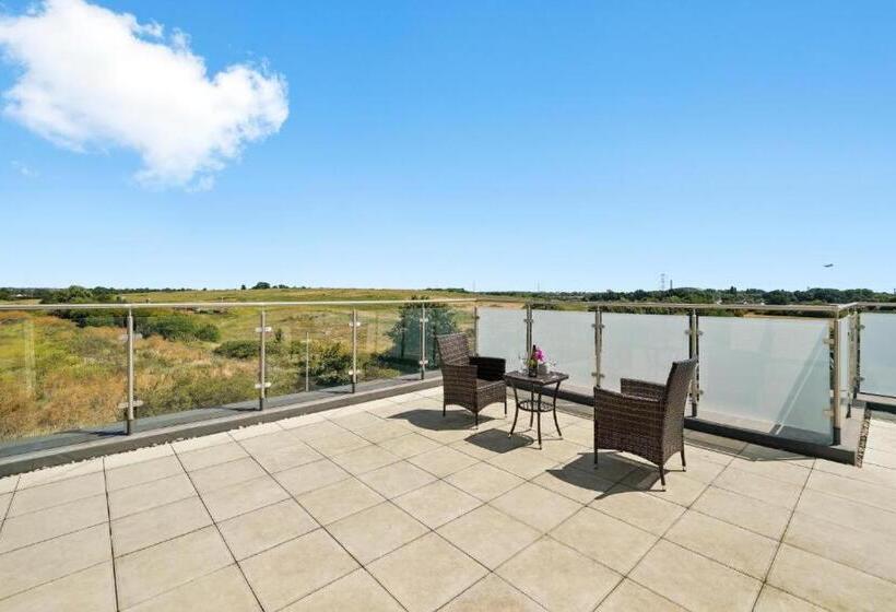 Heathrow Haven: Stylish Apartments In The Heart Of Slough