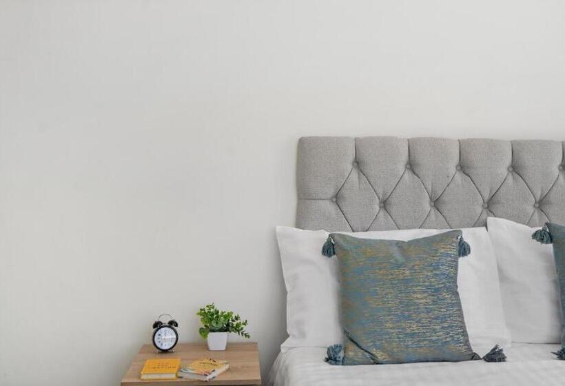 Heathrow Haven: Stylish Apartments In The Heart Of Slough