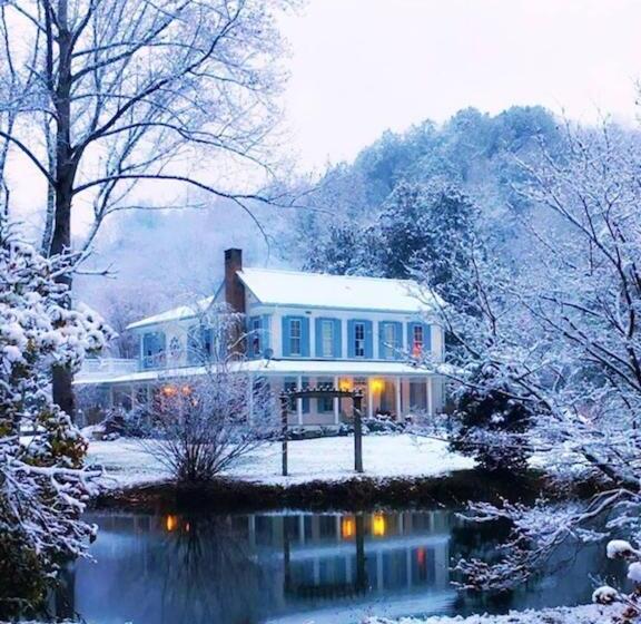 Historic Seaton Springs Farm B&b   J Seaton King Room & Private Bath