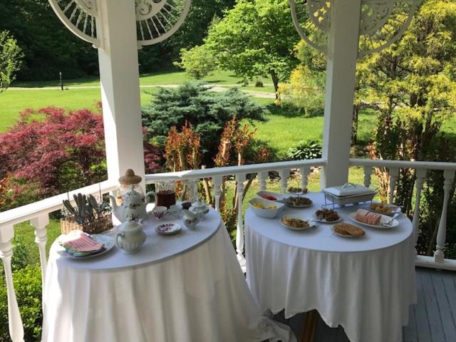 Historic Seaton Springs Farm B&b   J Seaton King Room & Private Bath