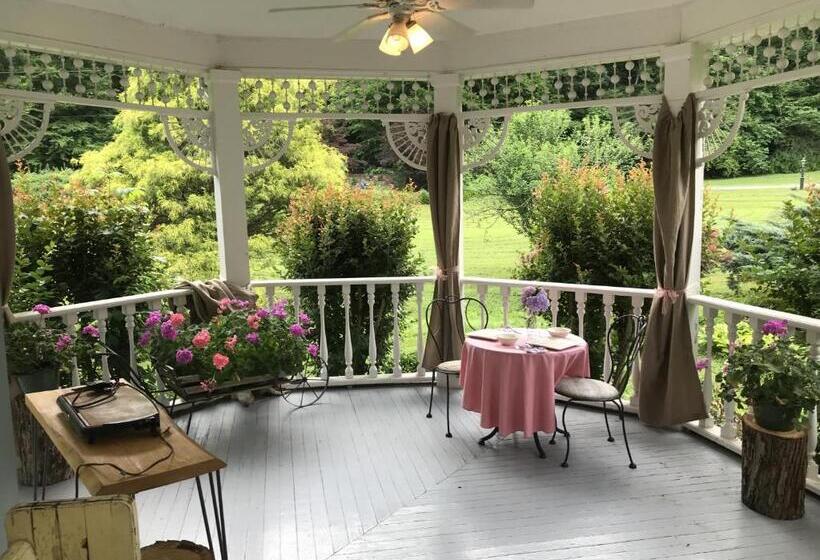 Historic Seaton Springs Farm B&b   J Seaton King Room & Private Bath