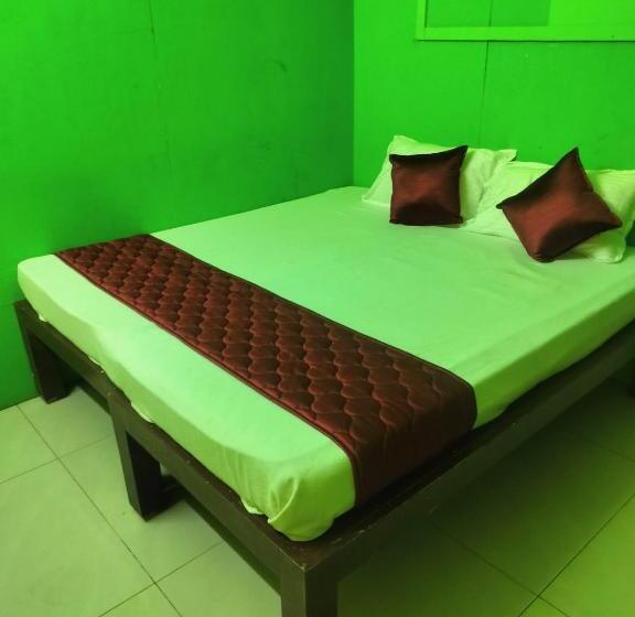 هتل Auro Beach Stays