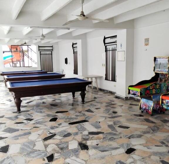 هتل Buenos Aires Club Inn