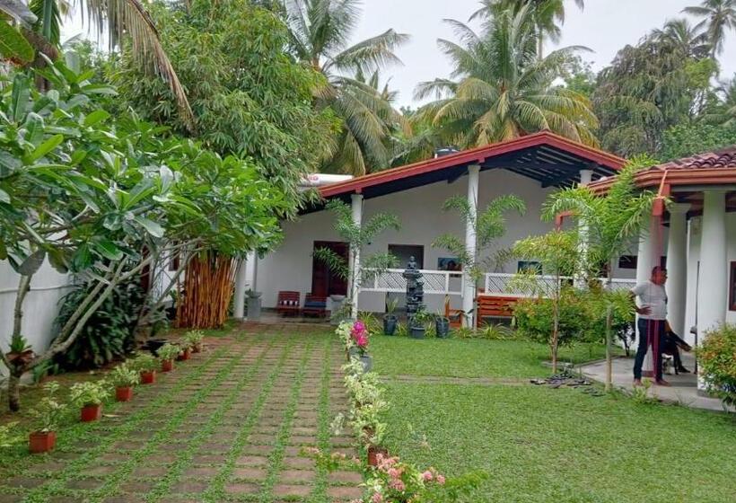 호텔 Dream S Tree Ayurveda Villa Ahungalla