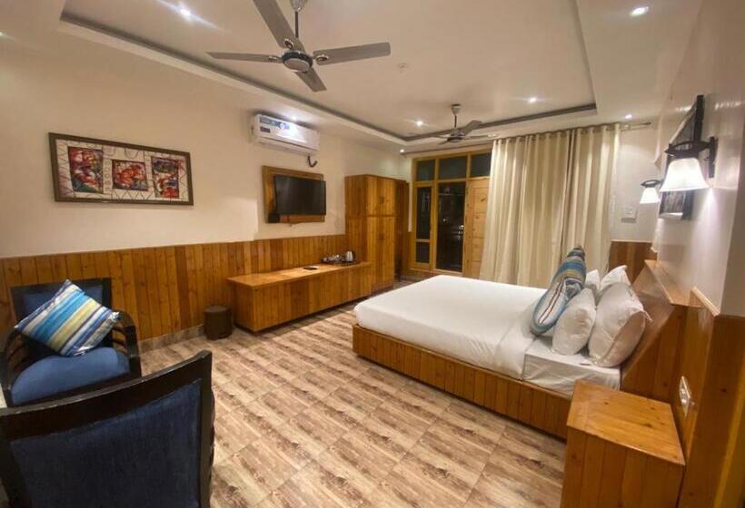 Отель Great Empire