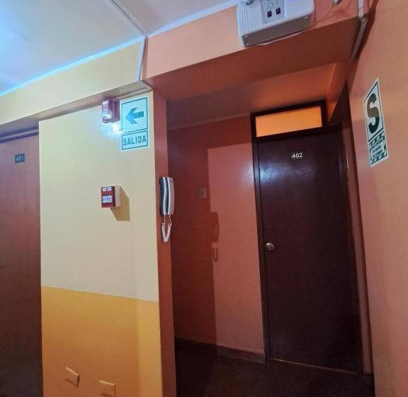 ホテル Hospedaje Leo