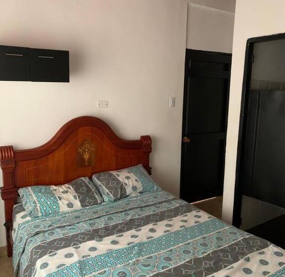 Отель Hostal Monarca