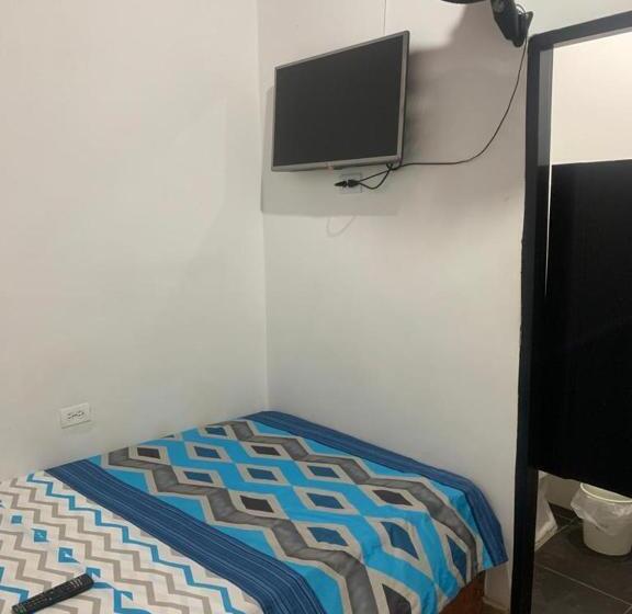 Отель Hostal Monarca