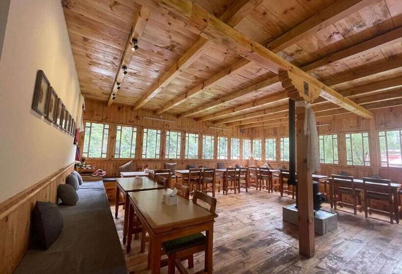 فندق Kongde Peak Guest House