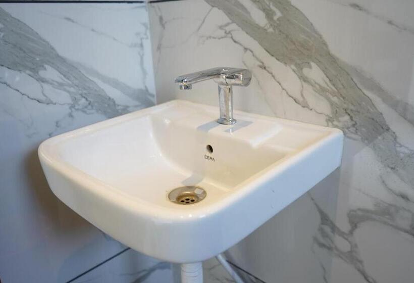 호텔 Madhavan International