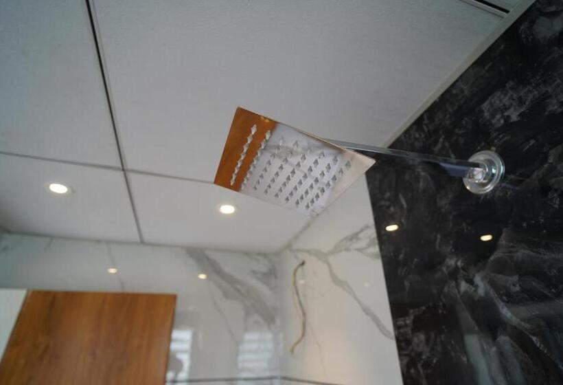 호텔 Madhavan International