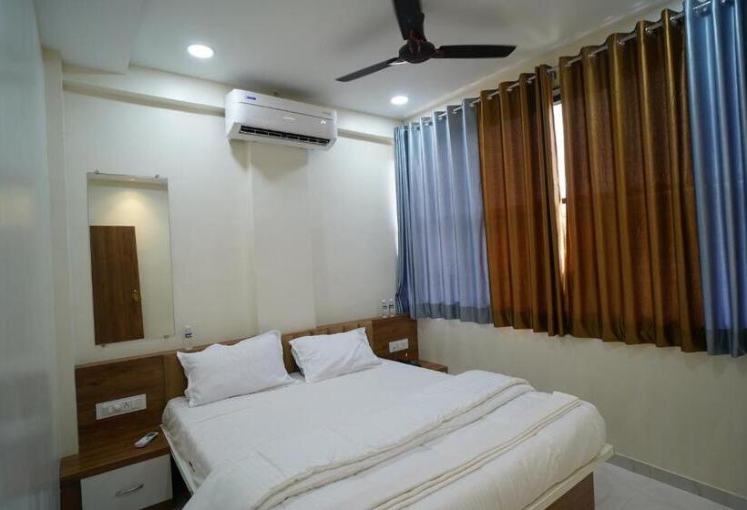 호텔 Madhavan International