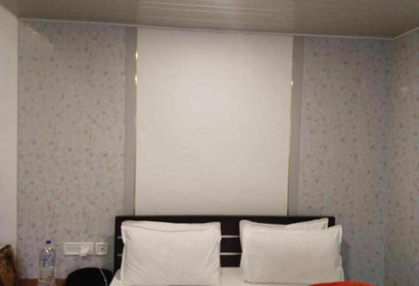 فندق Norbulingka Retreat