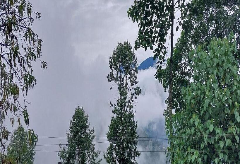 فندق Norbulingka Retreat