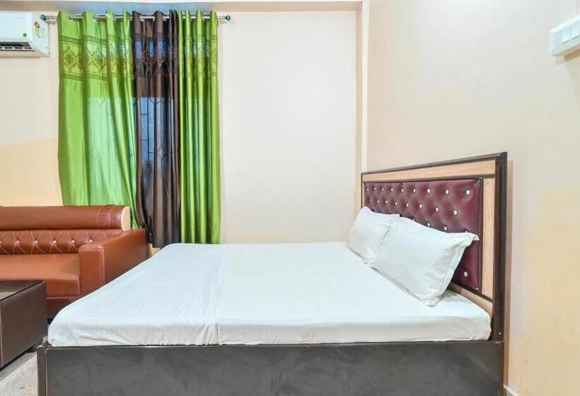 فندق Oyo Florida Restaurant & Guest House