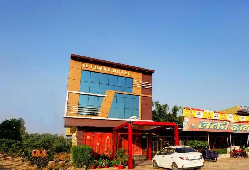 בית מלון כפרי Oyo Lucky