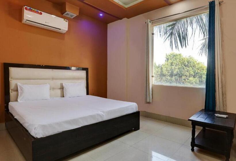 בית מלון כפרי Oyo Lucky