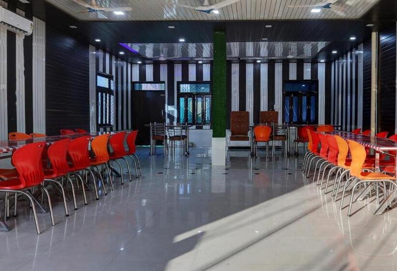 בית מלון כפרי Oyo Lucky