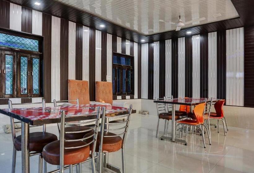 בית מלון כפרי Oyo Lucky