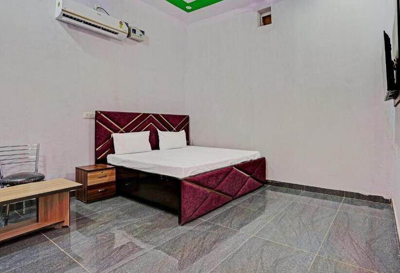 בית מלון כפרי Oyo Royal Palace