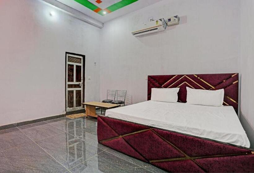 בית מלון כפרי Oyo Royal Palace