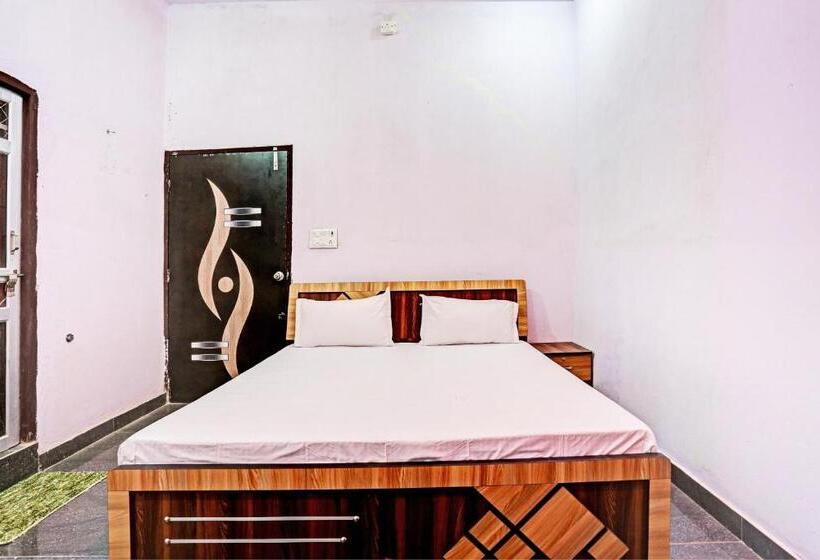 בית מלון כפרי Oyo Royal Palace