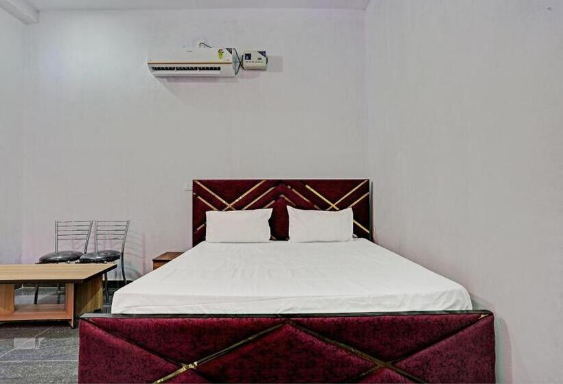 בית מלון כפרי Oyo Royal Palace