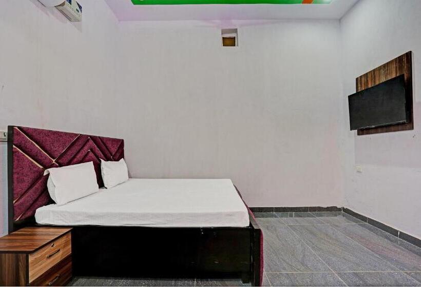 בית מלון כפרי Oyo Royal Palace