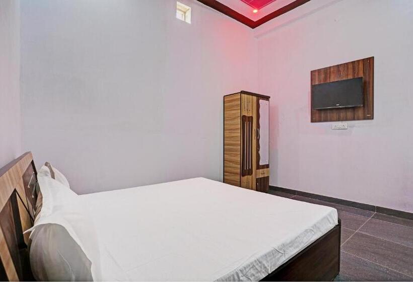 בית מלון כפרי Oyo Royal Palace