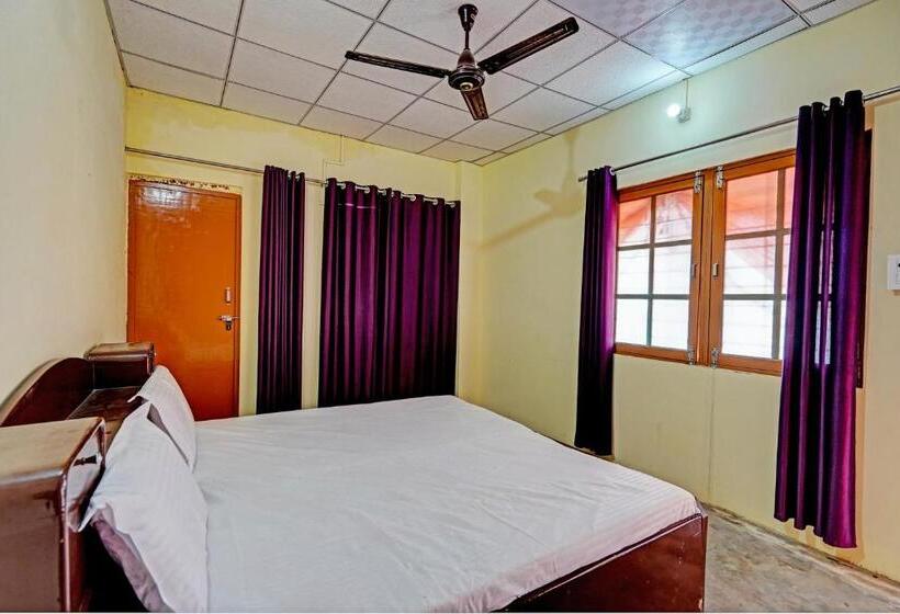 Отель Oyo Vashudev Garden